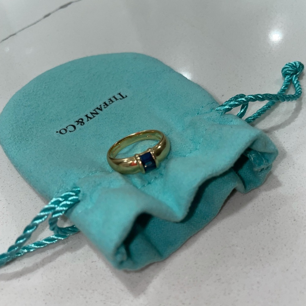 Retired Tiffany&Co 18k gold baguette sapphire - 5.5